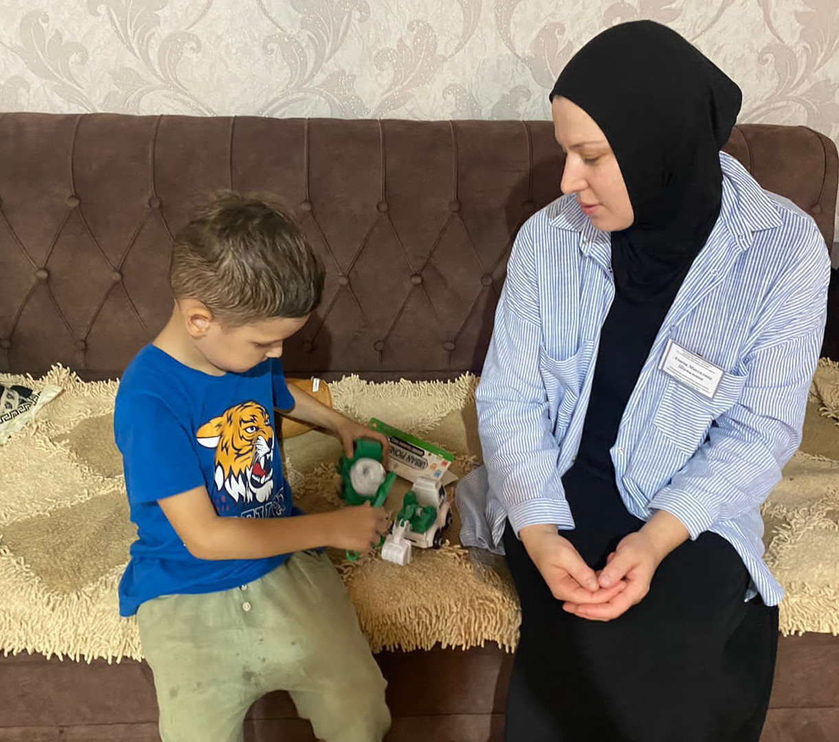 Специалист по работе с семьёй Алиева М. навестила семью погибшего на СВО